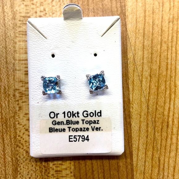 Blue topaz square shaped earrings - Picture 1 of 5